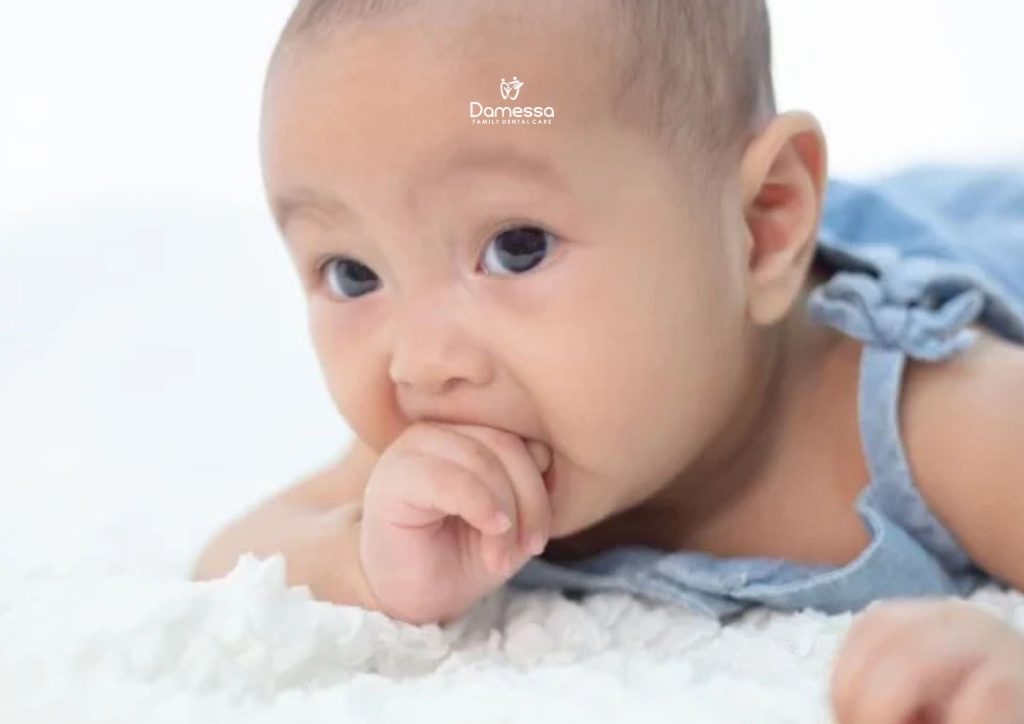 Tumbuh Gigi pada Bayi