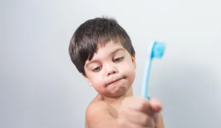 Anak menolak untuk sikat gigi karena merasa tidak nyaman