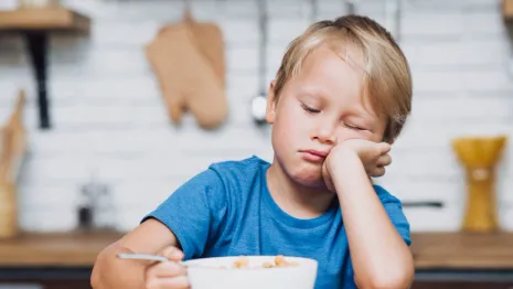 Anak susah mengunyah makanan keras karena rahang tidak seimbang